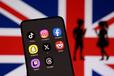 UK announces social media curfew for older teens