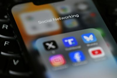 UK announces social media curfew for older teens