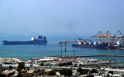 Iran threatens to halt all Middle East energy exports amid renewed US blockade