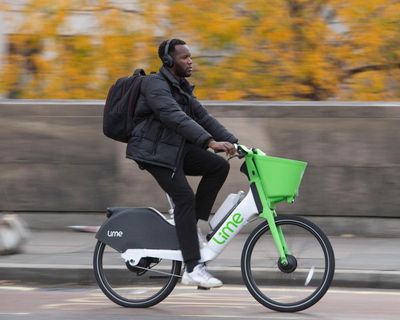 Melbourne council votes to scrap Lime ebikes for failing to meet ‘bare minimum standards’