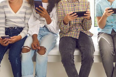 'Makes no sense': Critics blast Labour's voluntary overnight social media curfew for 16 and 17-year-olds