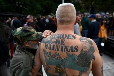 Argentina’s vice-president calls England ‘usurping pirates’ in rant before World Cup clash