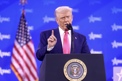 'So He Shakes Hands With His Left Hand Now?': White House Defence of Trump's Bruised Hands Collapses