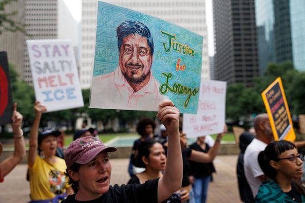 Trump says ICE should continue traffic stops after two men killed