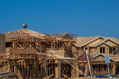 It's now cheaper to buy a new home than a used one, thanks to builder incentives and baby boomers who don't want to sell on the low