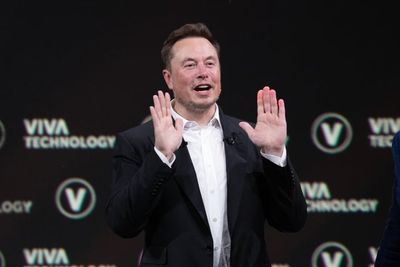 Chamath Palihapitiya Sees ‘Very Obvious Industrial Logic’ in SpaceX Acquiring Tesla to Fund Elon Musk’s Broad Swath Of Projects