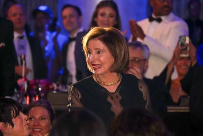 Pelosi backs amendment to end Israel aid
