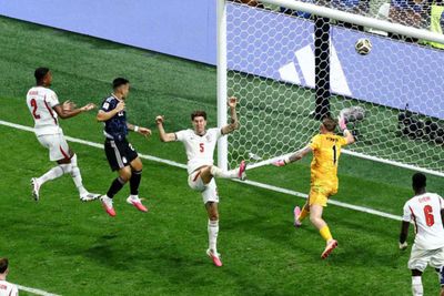 Holders Argentina beat England 2-1 to set up World Cup final against Spain