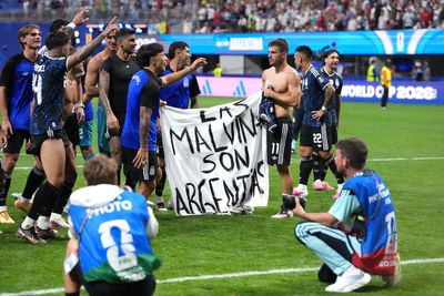 Minister calls for Fifa investigation into Argentina Falklands banner