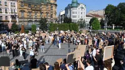 Protests erupt over departure of Ukraine's defence minister