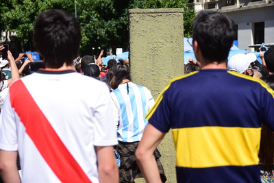 England vs Argentina Rivalry Turns Ugly in London: Police Rescue Isolated Argentina Fan