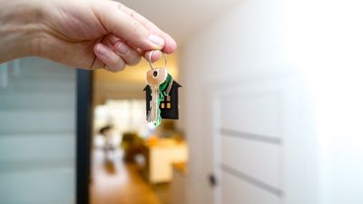 Florida woman inherits house from late father. But now her 155 neighbors are being forced to give $1k each to legally boot her out