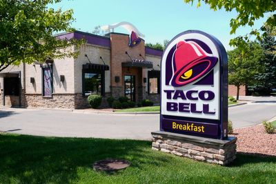 Taco Bell removing lettuce from many restaurants after it was linked to ‘explosive diarrhea’ parasite outbreak