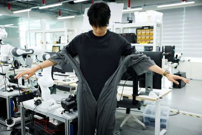South Korea-US team unveils robotic technology that dresses the wearer