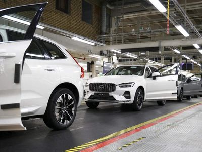 Volvo Cars sees stronger second half despite steep China decline, rising costs