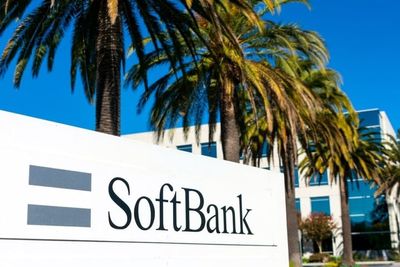 SoftBank Tumbles 11% as Global AI Sell-Off Triggers 'Another Wipeout' for Tech Momentum Winners
