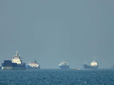 Iran-linked tankers U-turn, zig-zag as US enforces blockade