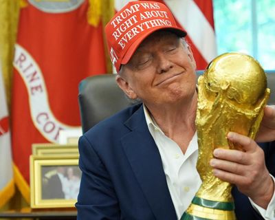 Donald Trump gives himself starting role in the bigliest occasion of all