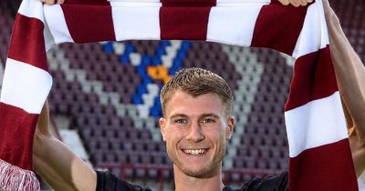 Hearts sign Dutch goalkeeper Beau Reus as youngster leaves on loan