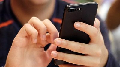 Your phone is destroying your thumbs — and here's how to stop it
