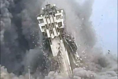 US attacks on Iran escalate as tower is destroyed in key port