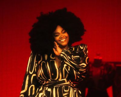 Jill Scott review – joyous phones-free show is a taste of how all concerts should be