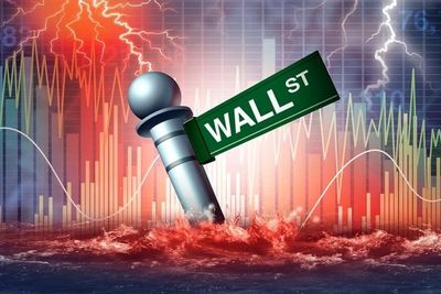 Tech Rout Deepens on China's AI Shock, Crude Rises to $81: Stock Market Today