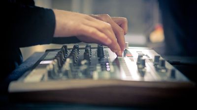 SampleRadar: 493 free hardware drum machine samples