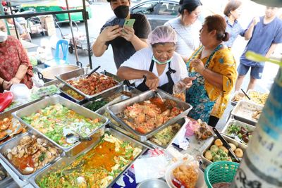 Vendors struggle despite aid plan