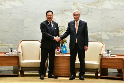PM sells Kazakhstan on 'gateway to Asean'