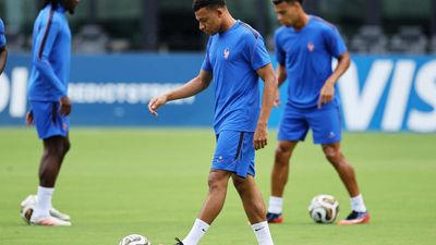 Disappointed France and England to face off in third place World Cup match