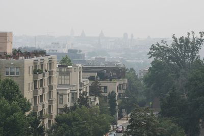 Trump warns he’ll hit Canada with tariffs as wildfire smoke covers US cities