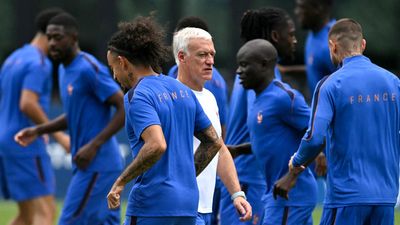 France and England bosses say squads will take World Cup play off seriously
