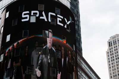 SpaceX stock falls back to earth shortly after Wall Street analysts release florid targets: 'Paving the superhighway to the stars'