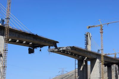 US-Iran Strikes Now Target Power, Water Facilities. Peace Hopes Recede