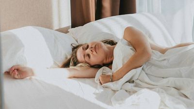 3 reasons why you shouldn't sleep naked in a heatwave