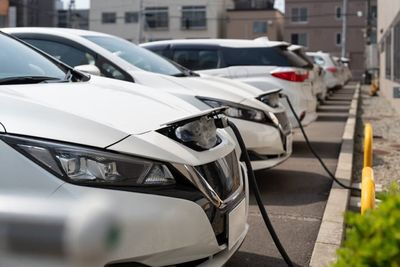 Ross Gerber Says EVs Can Reduce Oil Dependence, Emissions and Global Conflicts: 'Say No To War Over Oil'