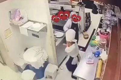 Hotel head chef seen assaulting inept intern