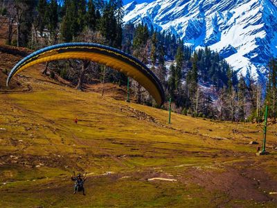 Manali emerges as India's adventure capital, sets global benchmark for heli-skiing, paragliding
