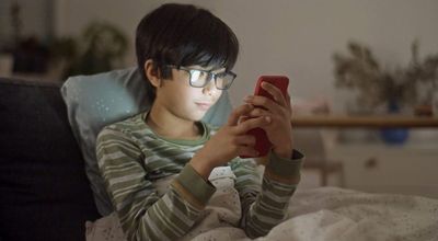 Why Some Parents Are Delaying Smartphones Longer Than Ever