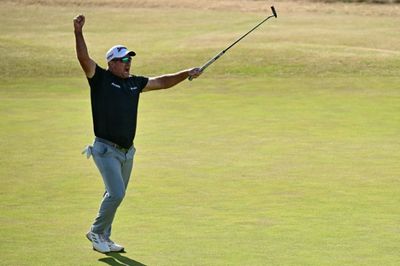 New Zealander Fox birdies last hole to win British Open