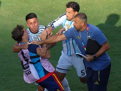 Paredes, Eric Garcia at centre of post-final altercation after Spain's World Cup win