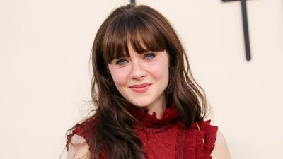 Zooey Deschanel and Jonathan Scott’s Arched Glass Cabinet Is a Study in Elegance – It Perfects Whimsical Storage for 2026