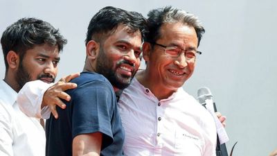 CJP protest: Abhijeet Dipke calls off hunger strike after Sonam Wangchuk's request