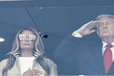 'Fake Melania Always Wears Sunglasses': FLOTUS' World Cup Look Reignites Bizarre 2017 Imposter Theories