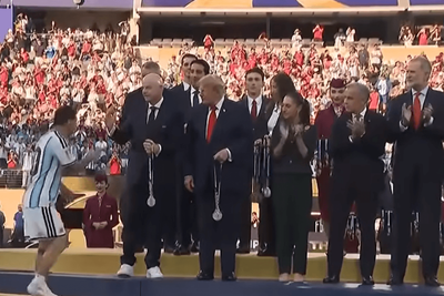 Did Cristian Romero Snub Donald Trump? Viral Video Seemingly Shows Him Avoiding a Handshake