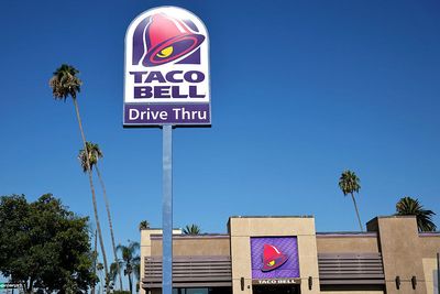 Taco Bell sees decline in traffic alongside popular salad chains amid cyclospora outbreak