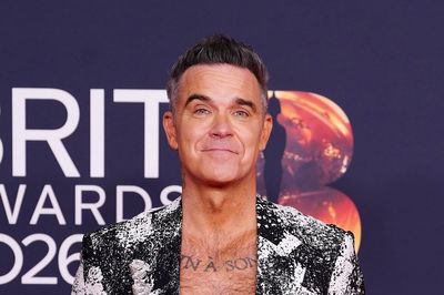 Robbie Williams pokes fun at ‘deeply unprofessional’ blunder in World Cup show