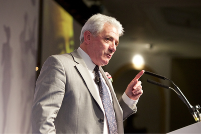'Absolute Legend': Fans and Football Icons Pay Tribute to Kevin Keegan After Family Announces His Death