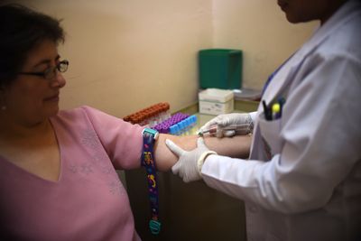 Blood Test Can Predict Alzheimer's Risk a Decade Before Symptoms Appear, JAMA Study Finds